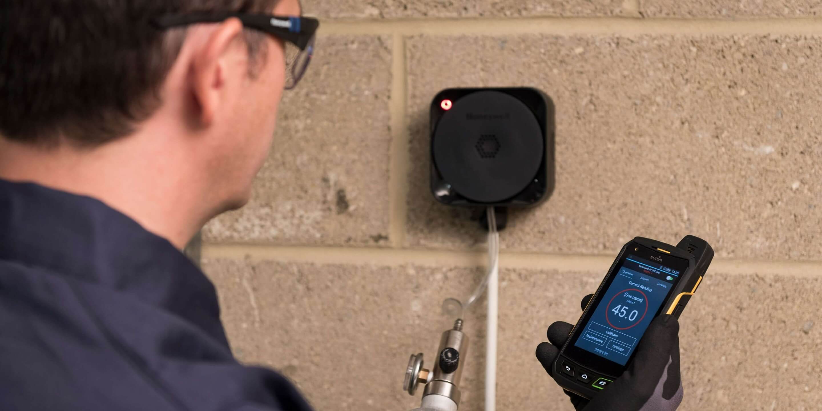 Honeywell field service technician calibrating a Sensepoint XCL in the field.